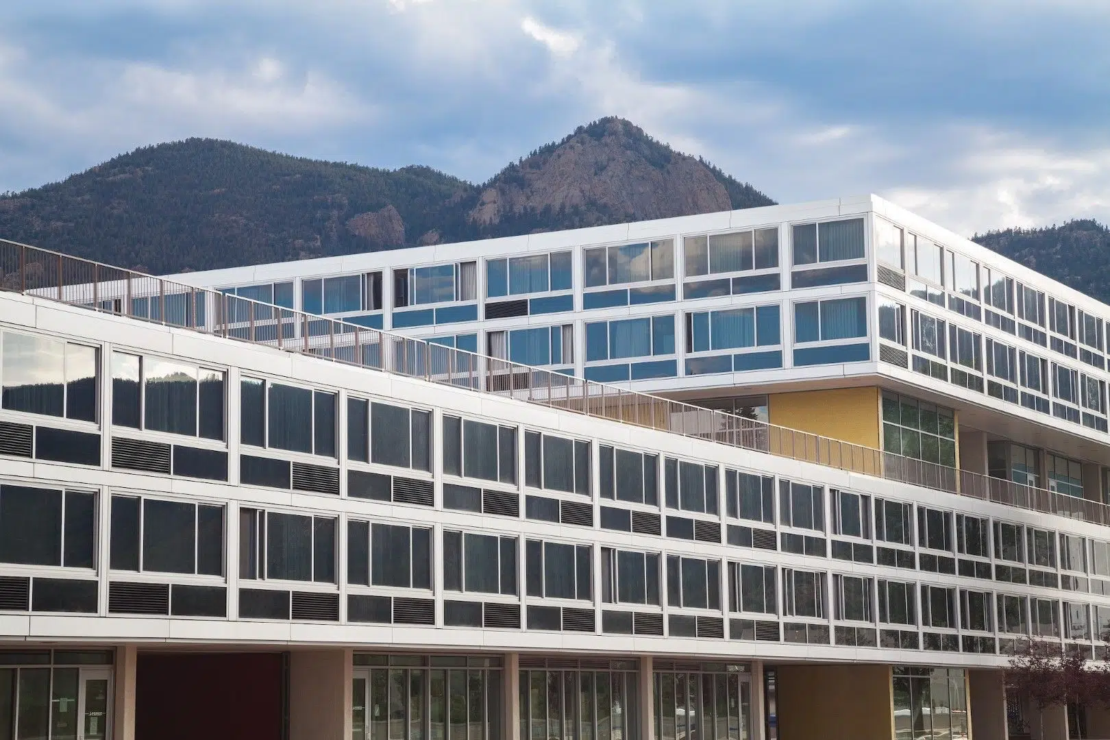 Vandenberg Hall, U.S. Air Force Academy - Kawneer Remodel and Retrofit