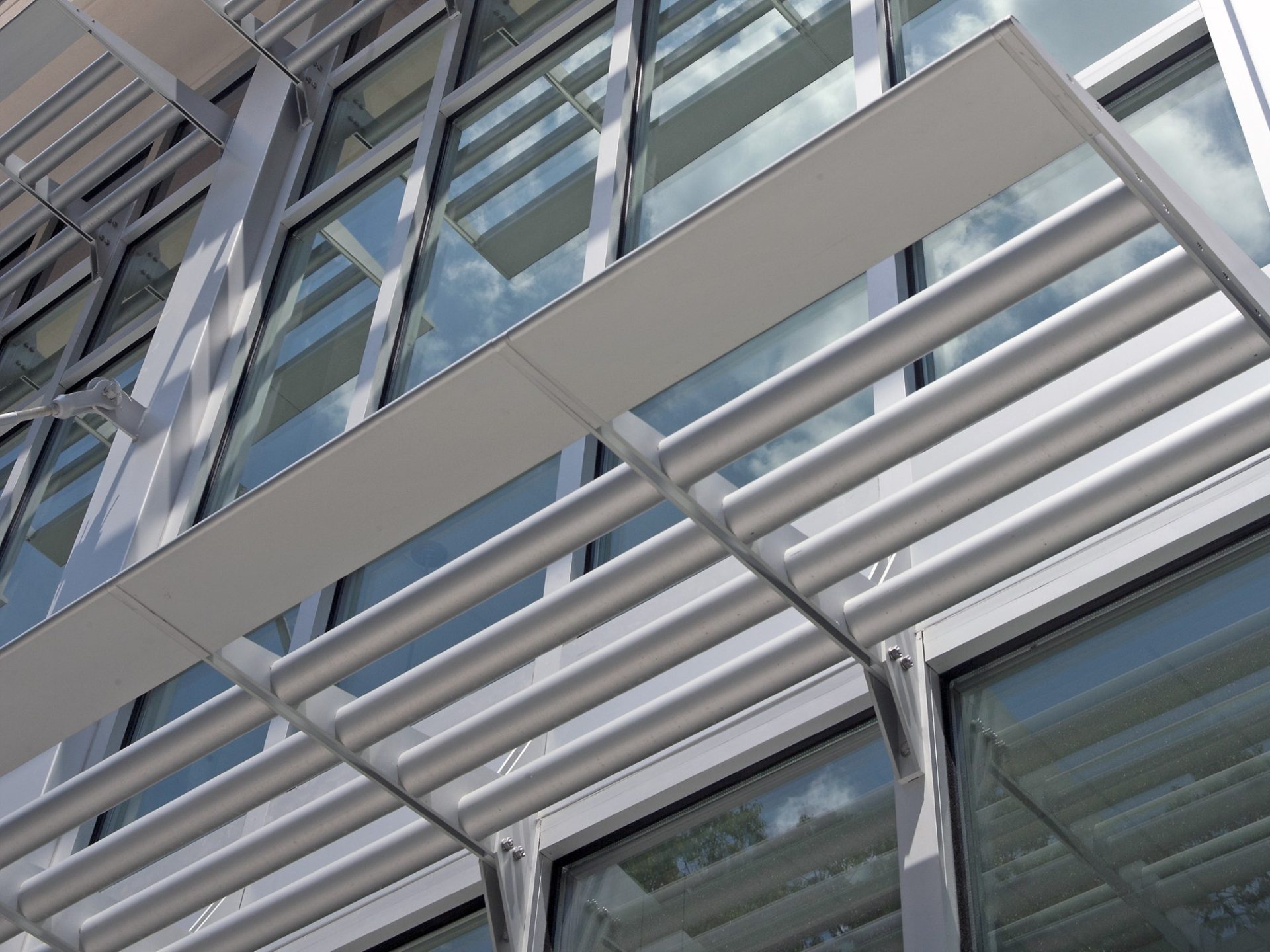 Versoleil SunShade - Outrigger System - Storefront