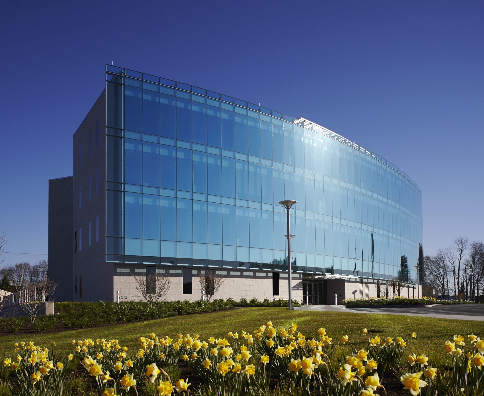 Service Federal Credit Union Corporate Office, Kawneer North America, Clearwall™ Curtain Wall, 190 Narrow Stile Entrances, 350 Medium Stile Entrances, 500 Wide Stile Entrances (custom Stainless Steel clad). 1600 SS (Screw Spline) Curtain Wall, GLASSvent™ for Curtain Wall (with Power operators), automatic window operators