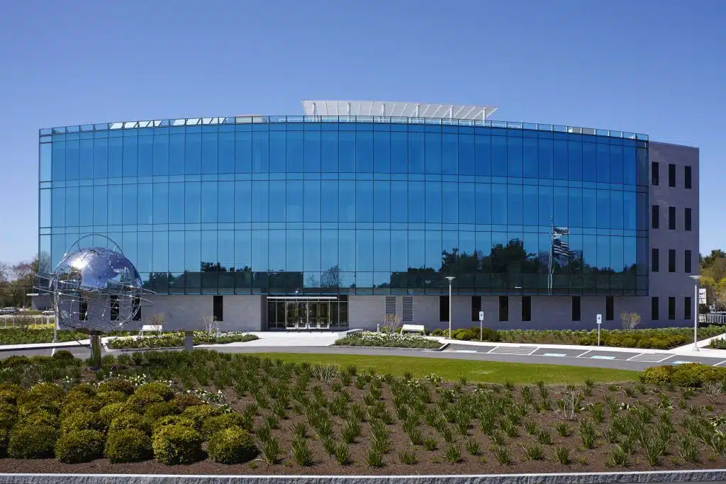 Service Federal Credit Union Corporate Office, Kawneer North America, Clearwall™ Curtain Wall, 190 Narrow Stile Entrances, 350 Medium Stile Entrances, 500 Wide Stile Entrances (custom Stainless Steel clad). 1600 SS (Screw Spline) Curtain Wall, GLASSvent™ for Curtain Wall (with Power operators), automatic window operators