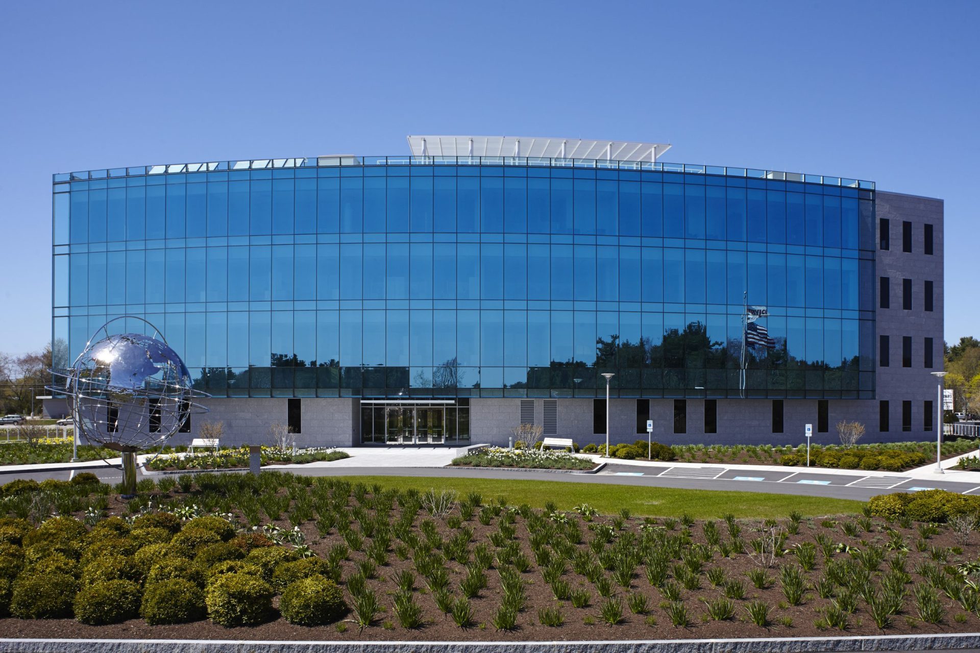 Service Federal Credit Union Corporate Office, Kawneer North America, Clearwall™ Curtain Wall, 190 Narrow Stile Entrances, 350 Medium Stile Entrances, 500 Wide Stile Entrances (custom Stainless Steel clad). 1600 SS (Screw Spline) Curtain Wall, GLASSvent™ for Curtain Wall (with Power operators), automatic window operators