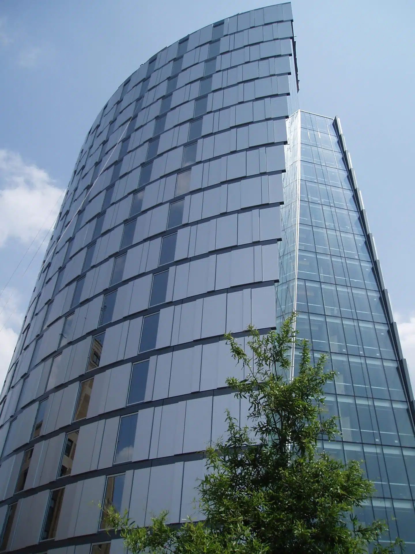 Drexel University Millennium Residence Hall, Kawneer Education Multifamily Project 2500 PG Wall® Curtain Wall System