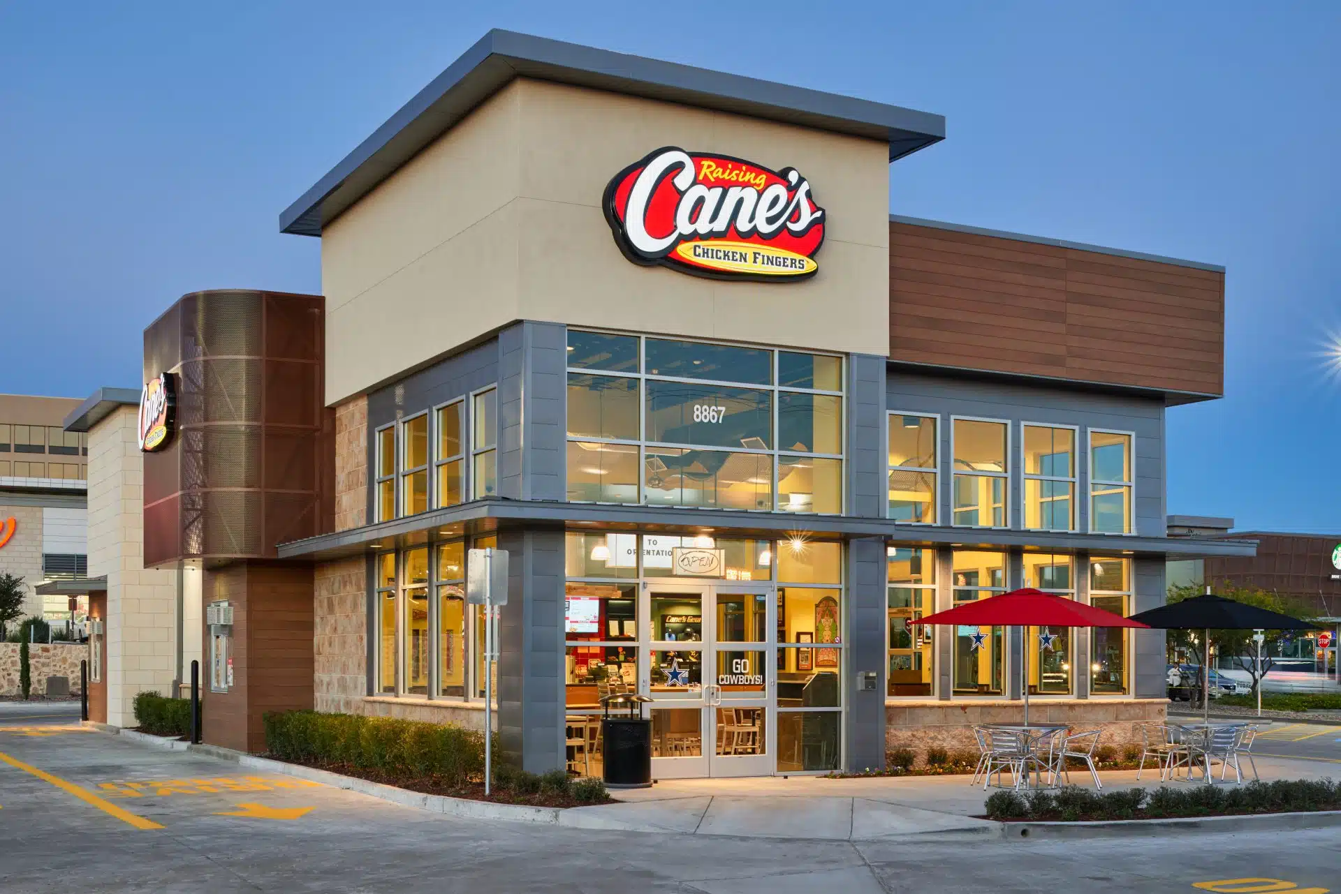 Raising Cane's El Paso Texas Kawneer Retail National Accounts Projects 500 Wide Stile Entrances Trifab VersaGlaze 451 Storefront Framing