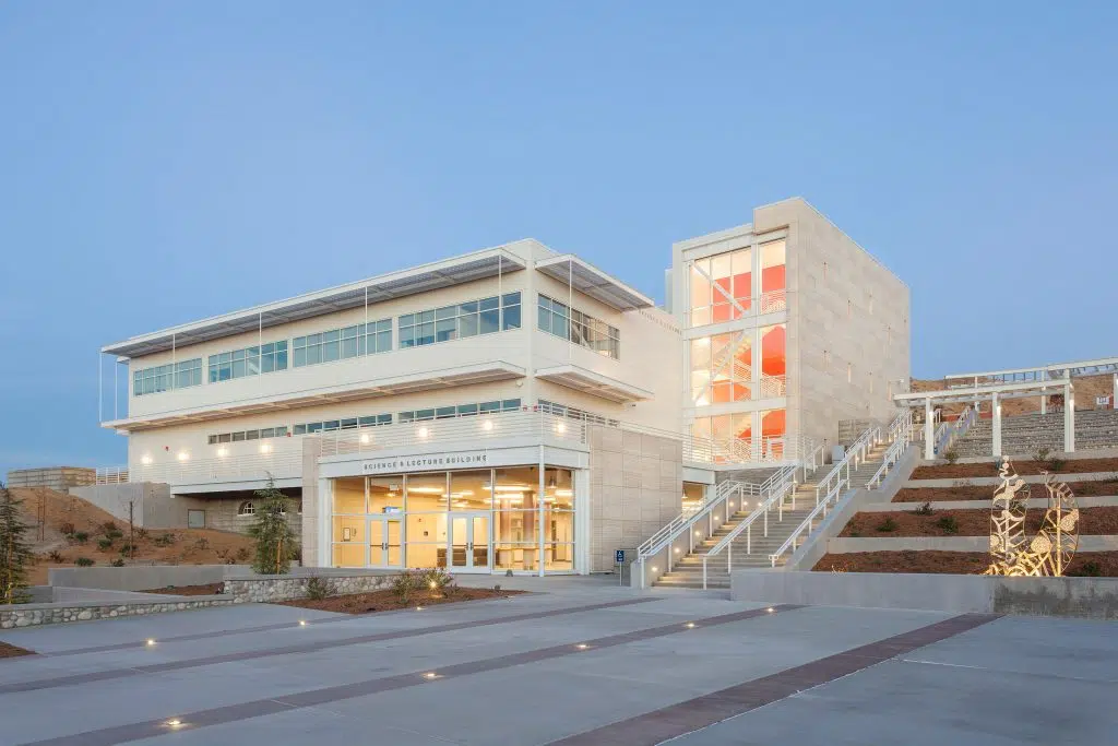 Don Takeda Science Center, College of the Canyons, Santa Clarita, California, USA, Higher Education Building Architecture, Kawneer 1600 Wall System®1 Curtain Wall, EnCORE™ Framing System