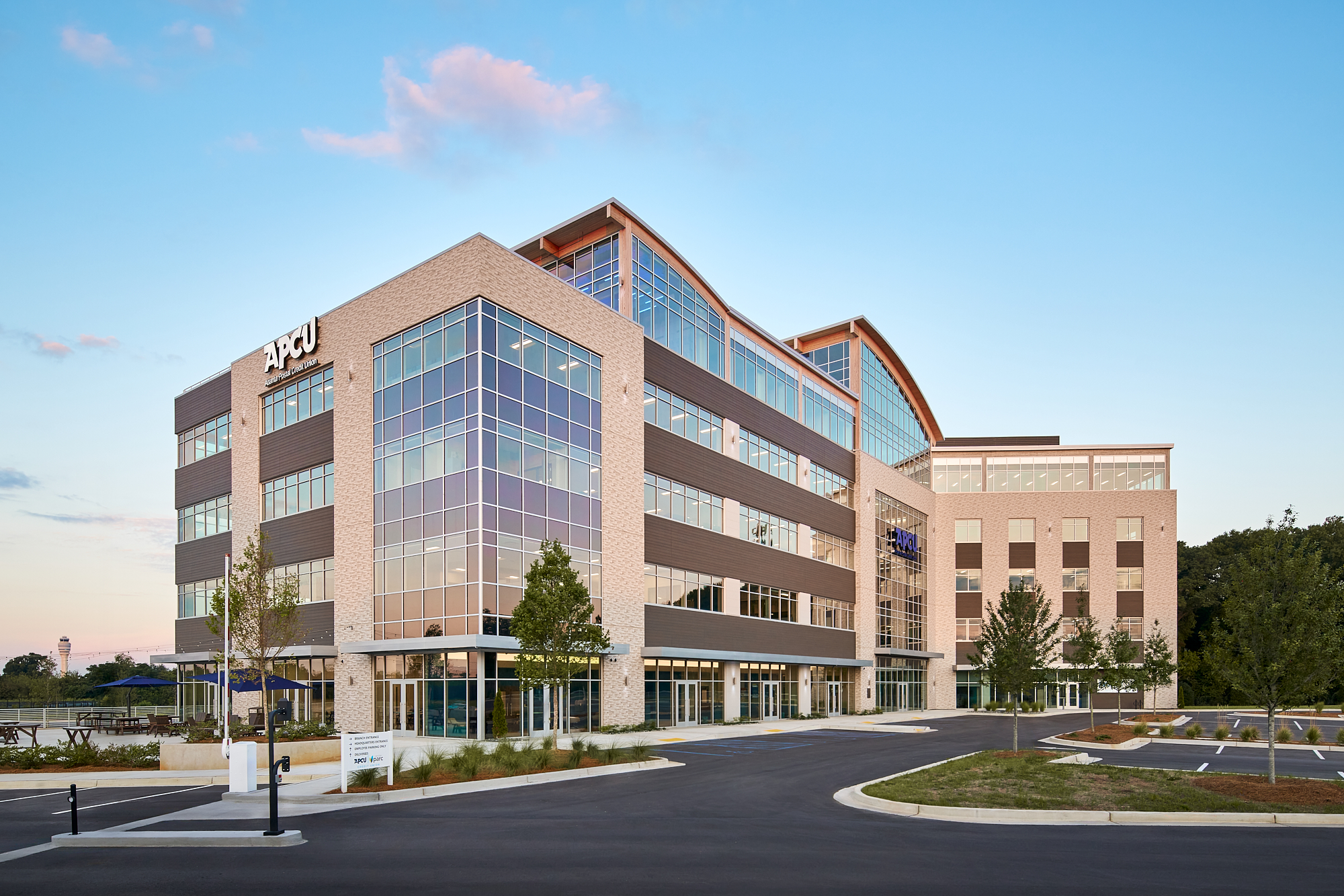 APCU/Center Parc Credit Union Headquarters - Kawneer Office