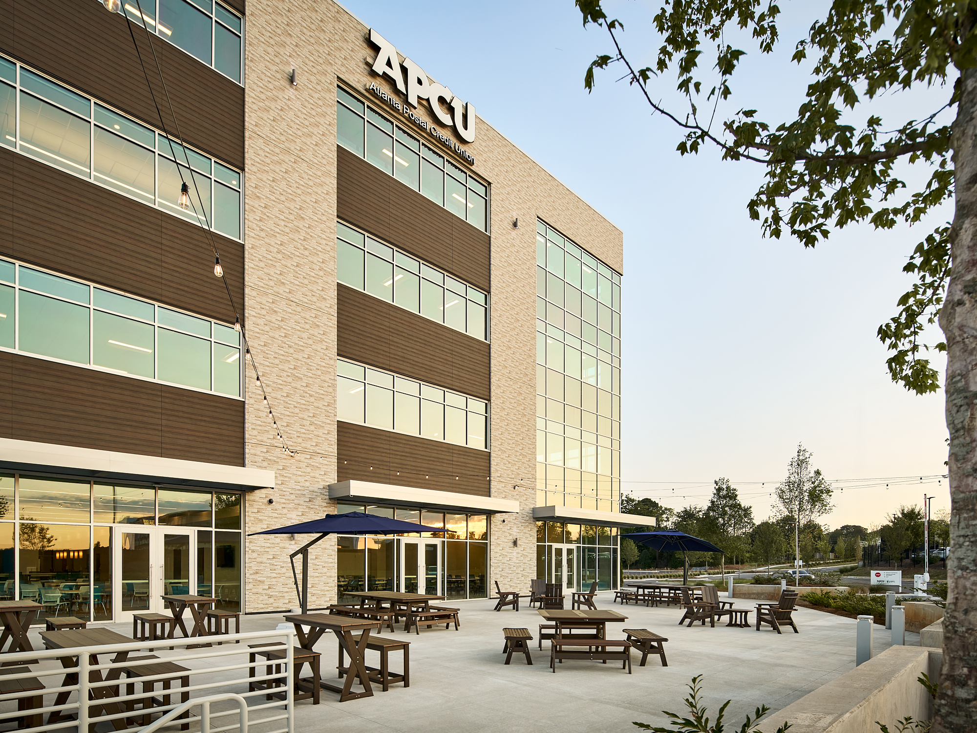 APCU/Center Parc Credit Union Headquarters - Kawneer Office